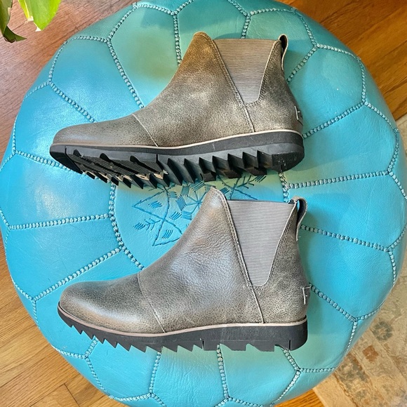 Sorel Harlow Chelsea Boot - Picture 10 of 12